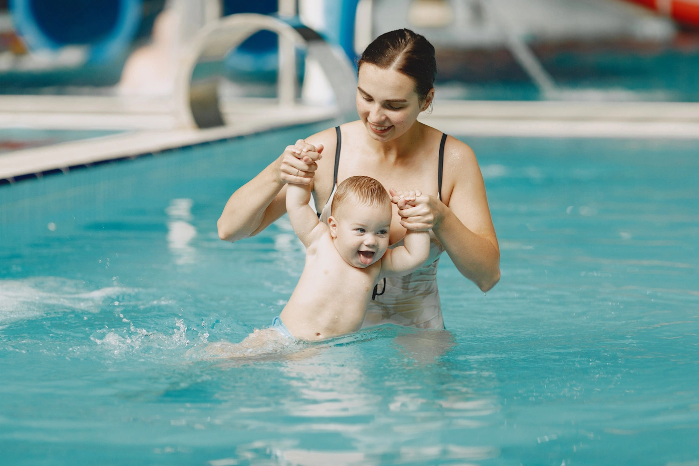 Tag din baby med i svømmehallen